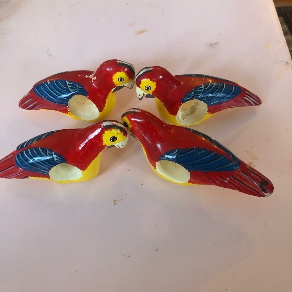 Vibrant Red and Blue Bird wood parrot napkin rings. Preloved